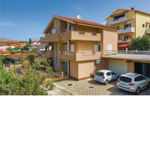 0-Bedroom Apartment in Okrug Gornji