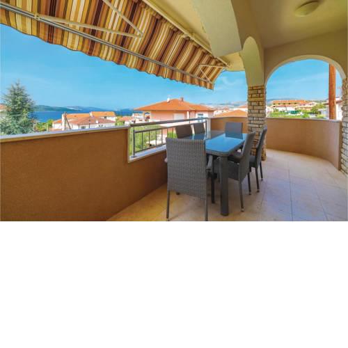 0-Bedroom Apartment in Okrug Gornji