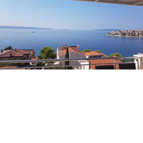 10 steps away from the beach apartment 10+2
