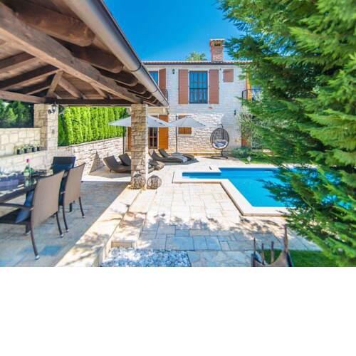 150 years old foundations Villa in a typical Istrian rustical style