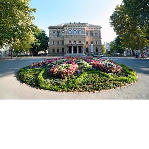 1BR in central Zagreb & main station, free parking