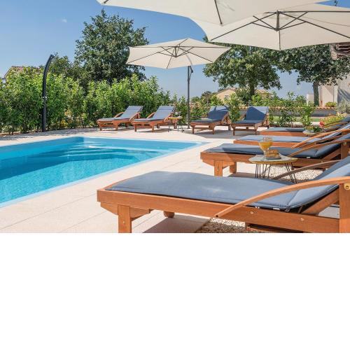 2 Apartments with Private Pool