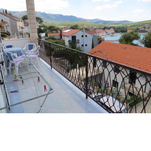 2 Bedroom Ap., Sea View & Sandy Beach!
