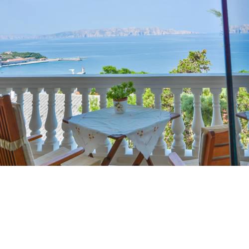 2-Bedroom Apartment with Sea View