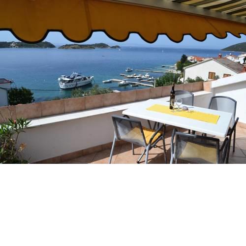 2 bedroom apartment with seaview