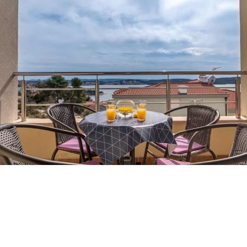2bedroom apartment Marina with a view