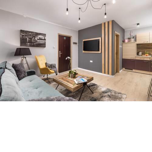 4 Season Apartments
