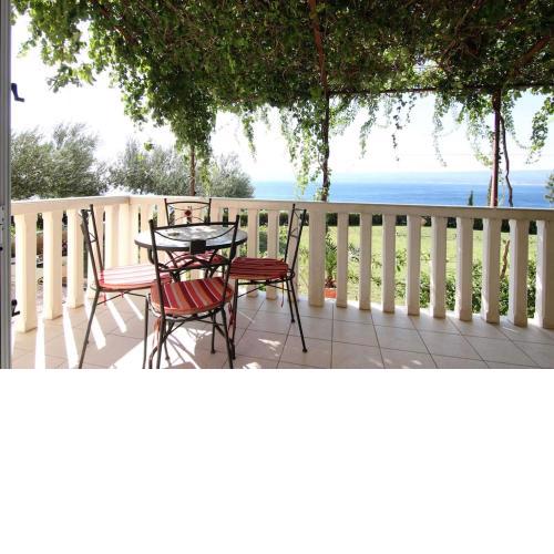 4pax Apartment ON THE BEACH with garden, sea view, terrace & parking - Ap A1