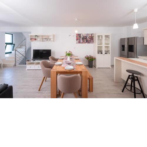 5 bedrooms Holiday house with sea view