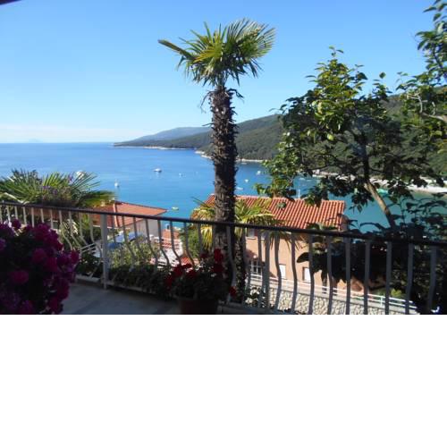 5 pers. app with large terrace with great sea view