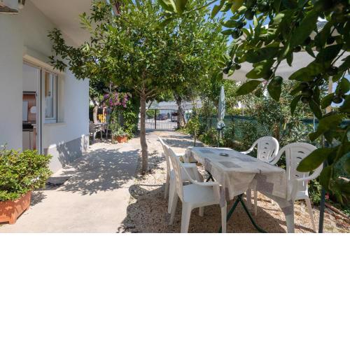 A1 - apt near beach with patio parking and grill