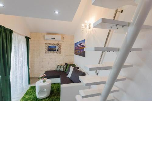 A1 - modern luxury apt w 2 balconies & sea view