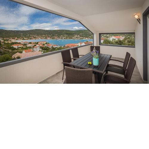 A8 - Modern apt with terrace 3 min walk to beach