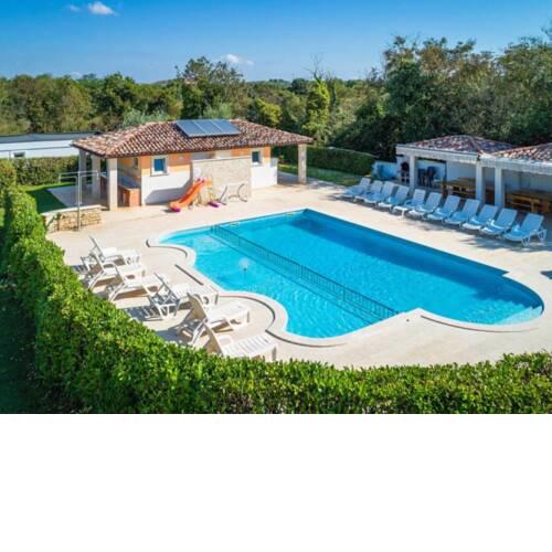 Alluring Mobile Home in Banjole with Swimming Pool