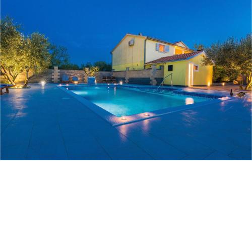 Amazing apartment in Biograd na moru with Outdoor swimming pool and 2 Bedrooms