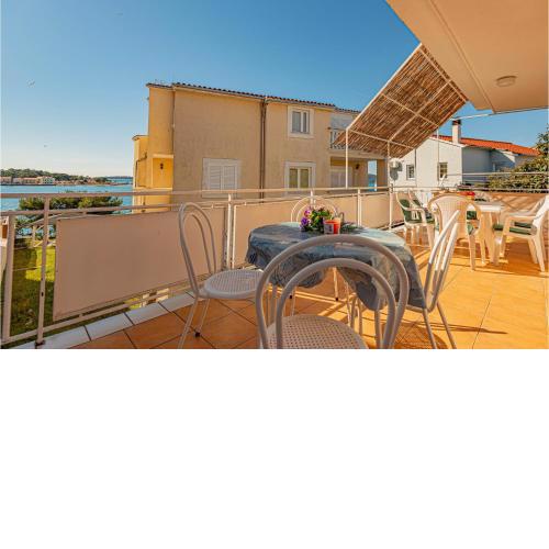 Amazing apartment in Brodarica with 3 Bedrooms