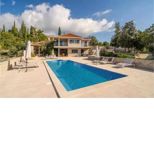 Amazing apartment in Cilipi with Outdoor swimming pool, WiFi and 3 Bedrooms