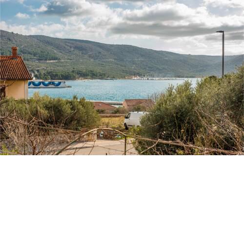 Amazing apartment in Cres with WiFi and 2 Bedrooms