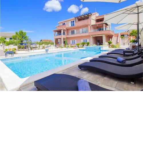 Amazing apartment in Grebastica with Outdoor swimming pool, Jacuzzi and 2 Bedrooms