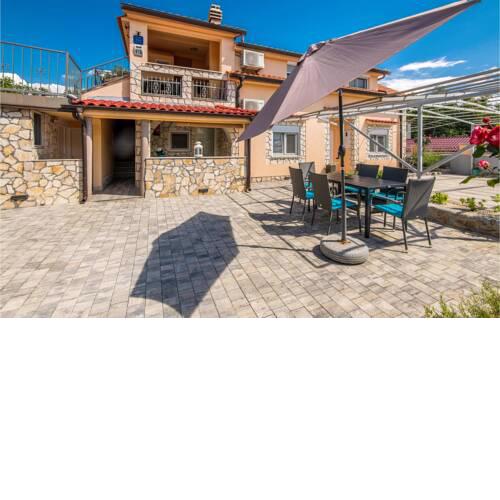 Amazing apartment in Hlapa w/ WiFi and 2 Bedrooms