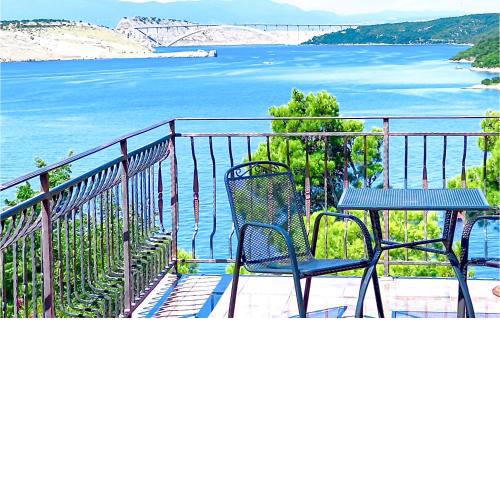 Amazing apartment in Jadranovo with Outdoor swimming pool, WiFi and 2 Bedrooms