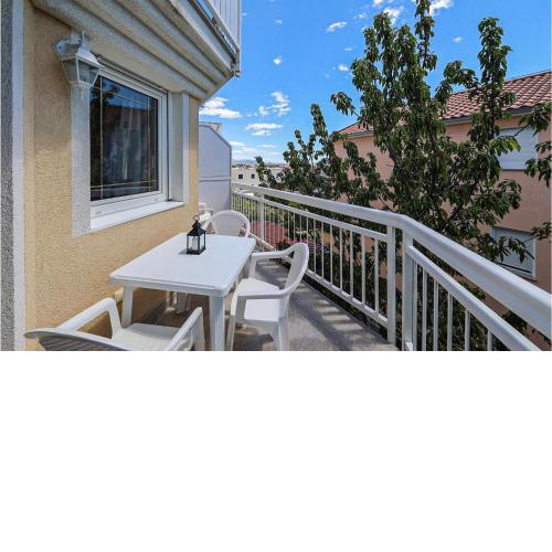 Amazing apartment in Kastel Luksic with WiFi and 1 Bedrooms