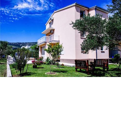 Amazing apartment in Kastel Novi w/ Outdoor swimming pool and 2 Bedrooms