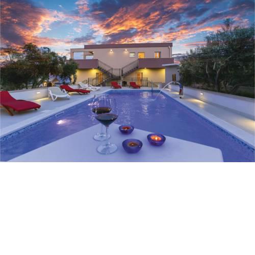 Amazing apartment in Kastel Stafilic w/ Outdoor swimming pool, Jacuzzi and 2 Bedrooms