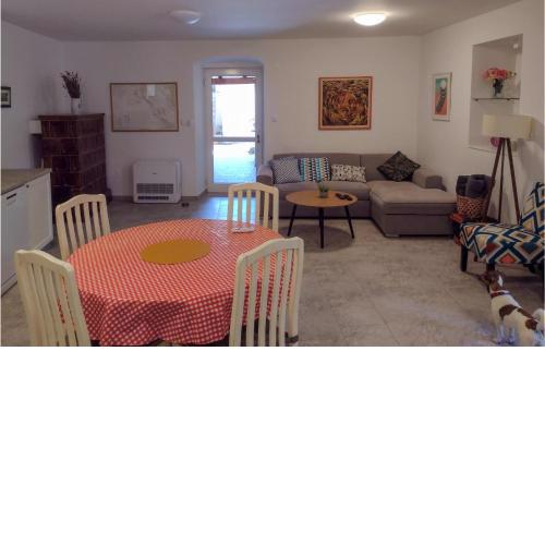Amazing apartment in Mali Losinj with WiFi and 2 Bedrooms