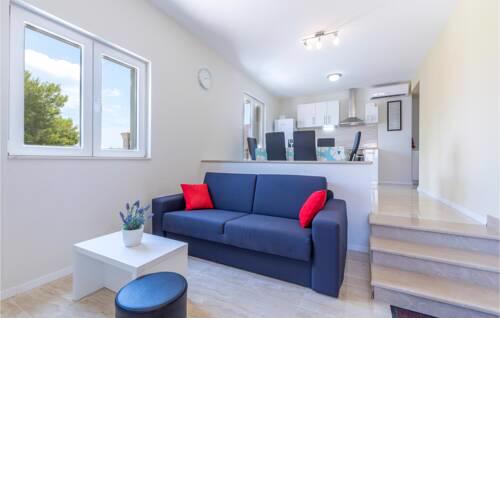 Amazing apartment in Milna w/ Outdoor swimming pool and 2 Bedrooms
