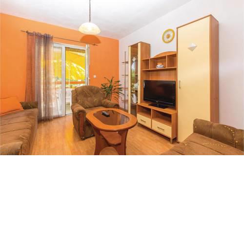 Amazing apartment in Novi Vinodolski w/ WiFi and 3 Bedrooms