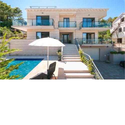 Amazing apartment in Selca with Outdoor swimming pool, WiFi and 1 Bedrooms