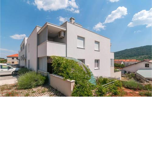 Amazing apartment in Stari Grad with WiFi and 1 Bedrooms