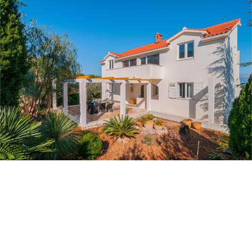 Amazing apartment in Supetar with 2 Bedrooms