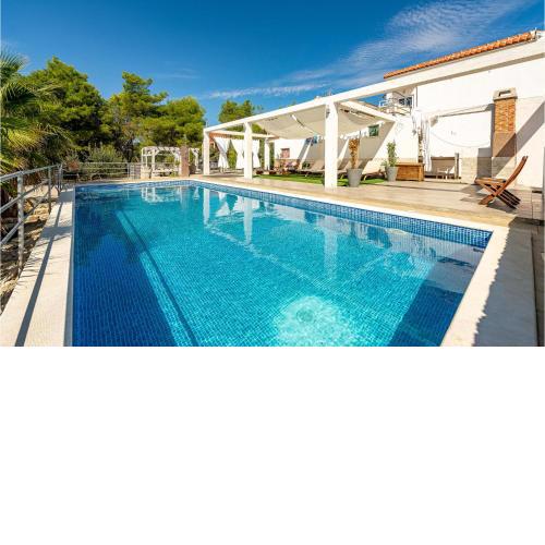 Amazing apartment in Vir with Outdoor swimming pool, WiFi and 2 Bedrooms