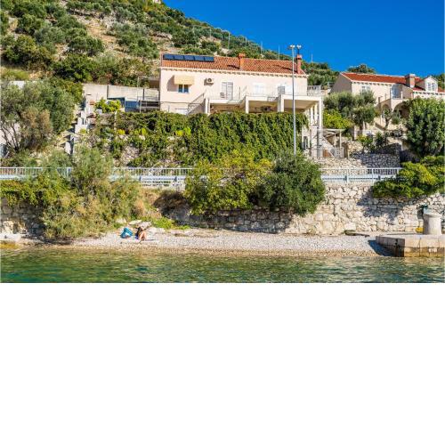 Amazing apartment in Zaton mali with 2 Bedrooms