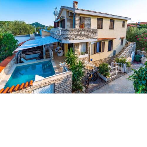 Amazing apartment in Zdrelac with Outdoor swimming pool and 3 Bedrooms