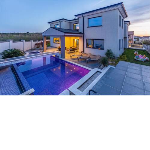 Amazing home in Banjole with Jacuzzi, WiFi and 4 Bedrooms