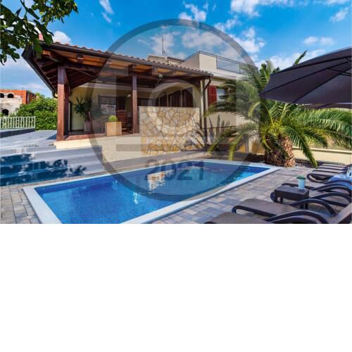 Amazing home in Biograd na moru with Outdoor swimming pool and 5 Bedrooms