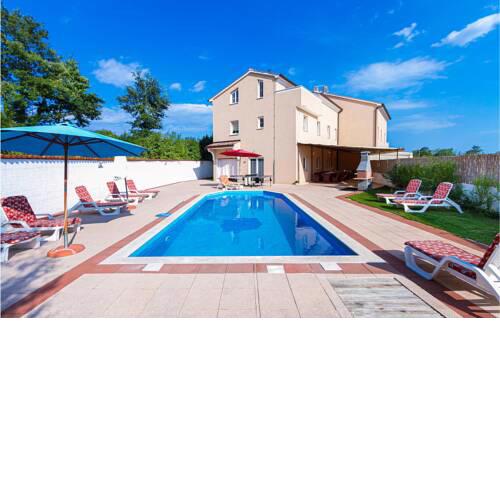 Amazing home in Cere w/ Outdoor swimming pool, Outdoor swimming pool and 8 Bedrooms