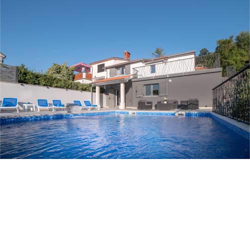 Amazing home in Dobrinj w/ Outdoor swimming pool and 4 Bedrooms