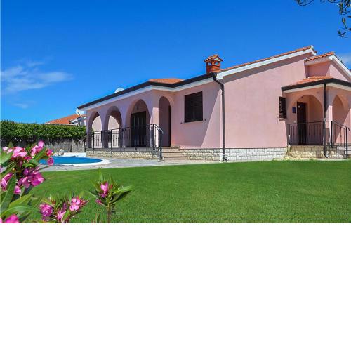 Amazing home in Dracevac with Outdoor swimming pool, WiFi and 3 Bedrooms