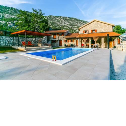 Amazing home in Drivenik w/ Outdoor swimming pool and 5 Bedrooms