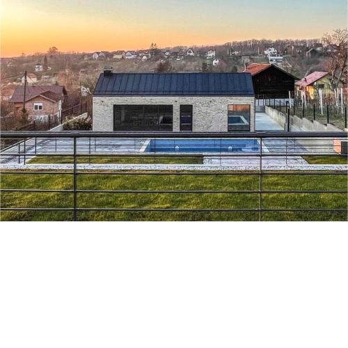 Amazing home in Dugo Selo with Sauna, Outdoor swimming pool and 2 Bedrooms