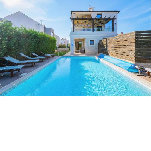 Amazing home in Fazana with Outdoor swimming pool, WiFi and 6 Bedrooms