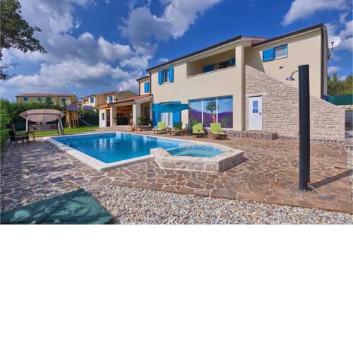 Amazing home in Folici with Outdoor swimming pool, WiFi and 5 Bedrooms