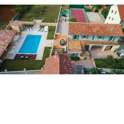 Amazing home in Gornje Rastane w/ Outdoor swimming pool, Sauna and 4 Bedrooms