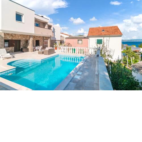 Amazing home in Grohote with Outdoor swimming pool and 6 Bedrooms