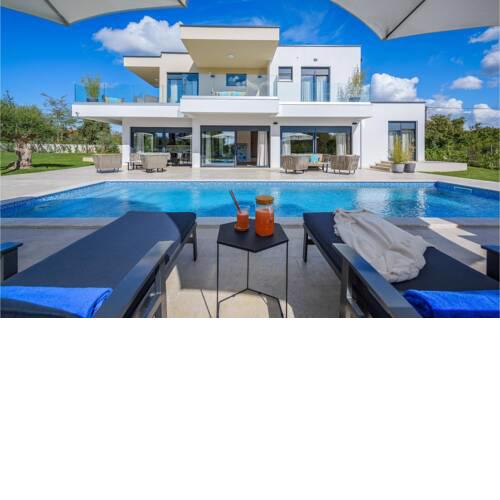 Amazing home in Jehnici with Outdoor swimming pool and 4 Bedrooms