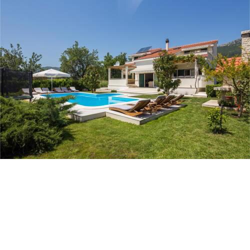 Amazing home in Kastel Stari with Outdoor swimming pool and 5 Bedrooms